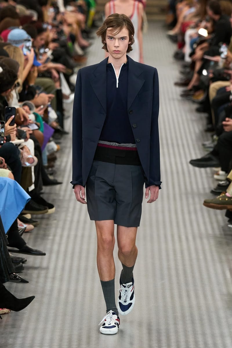 ミュウミュウ 2025年春夏ウィメンズコレクション miu miu ss25 spring summer 2025 fashion show Cara Delevingne willem dafoe photos review info