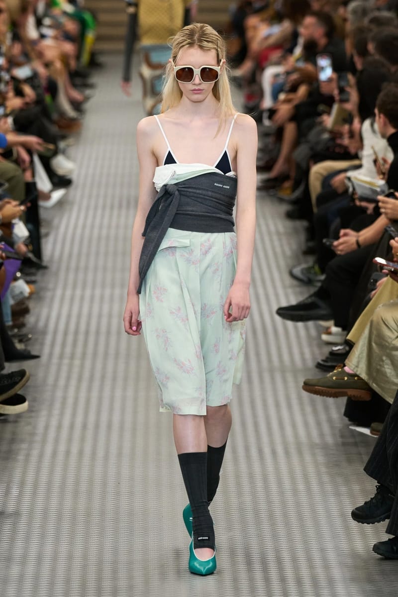 ミュウミュウ 2025年春夏ウィメンズコレクション miu miu ss25 spring summer 2025 fashion show Cara Delevingne willem dafoe photos review info