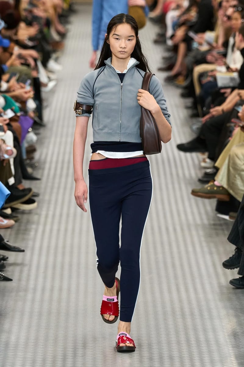ミュウミュウ 2025年春夏ウィメンズコレクション miu miu ss25 spring summer 2025 fashion show Cara Delevingne willem dafoe photos review info