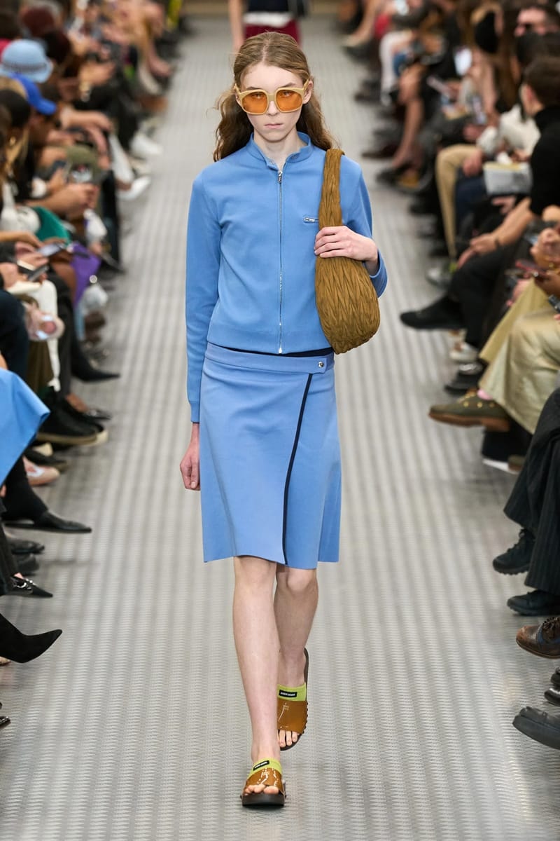 ミュウミュウ 2025年春夏ウィメンズコレクション miu miu ss25 spring summer 2025 fashion show Cara Delevingne willem dafoe photos review info