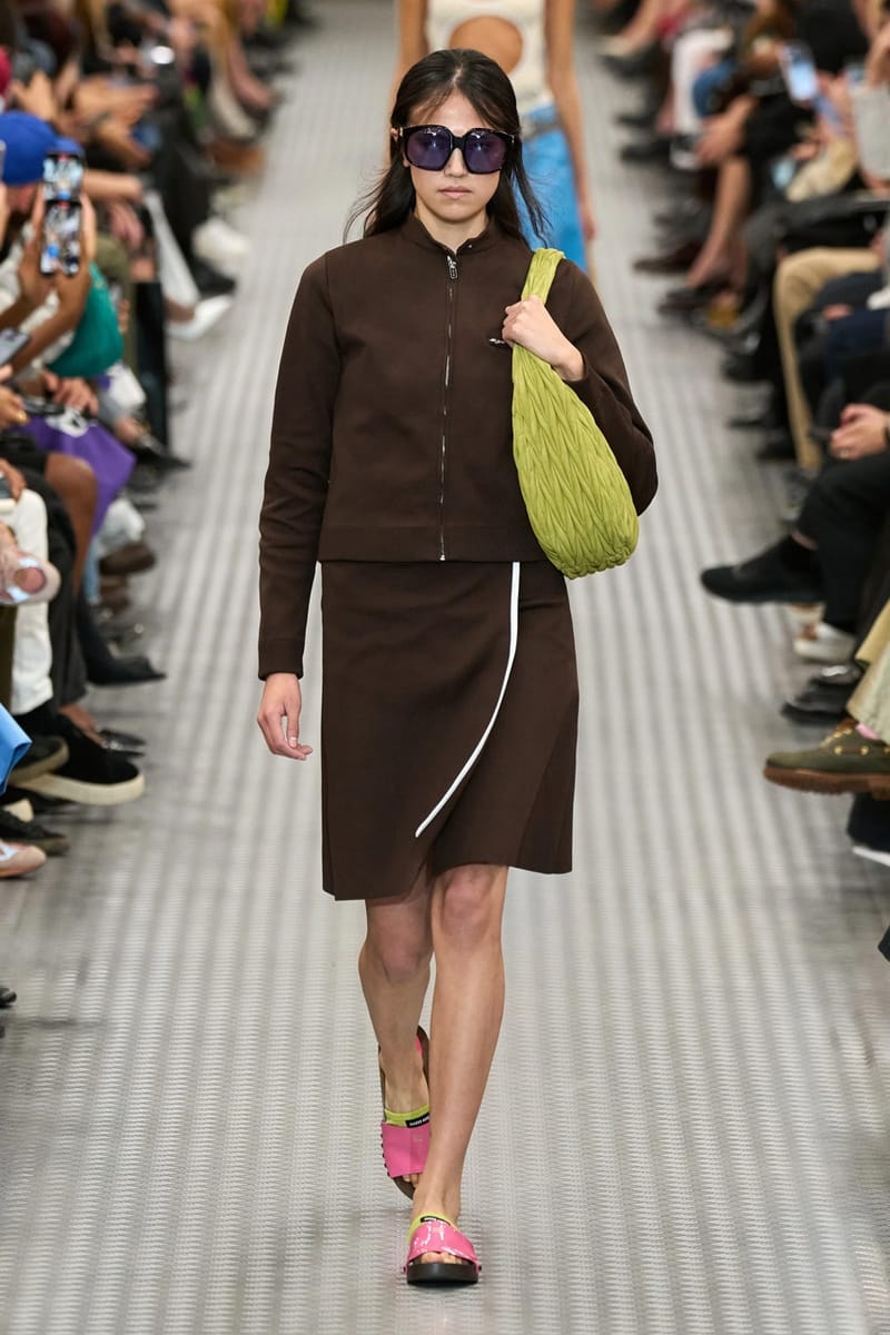 ミュウミュウ 2025年春夏ウィメンズコレクション miu miu ss25 spring summer 2025 fashion show Cara Delevingne willem dafoe photos review info