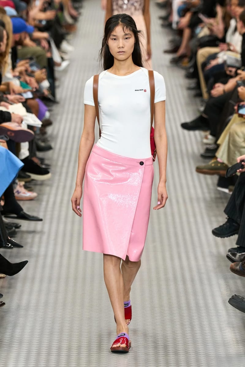 ミュウミュウ 2025年春夏ウィメンズコレクション miu miu ss25 spring summer 2025 fashion show Cara Delevingne willem dafoe photos review info