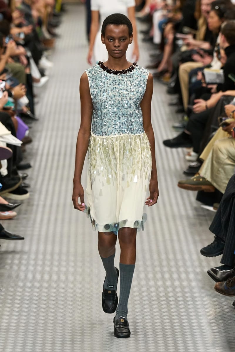 ミュウミュウ 2025年春夏ウィメンズコレクション miu miu ss25 spring summer 2025 fashion show Cara Delevingne willem dafoe photos review info
