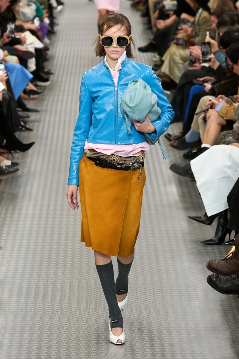 ミュウミュウ 2025年春夏ウィメンズコレクション miu miu ss25 spring summer 2025 fashion show Cara Delevingne willem dafoe photos review info