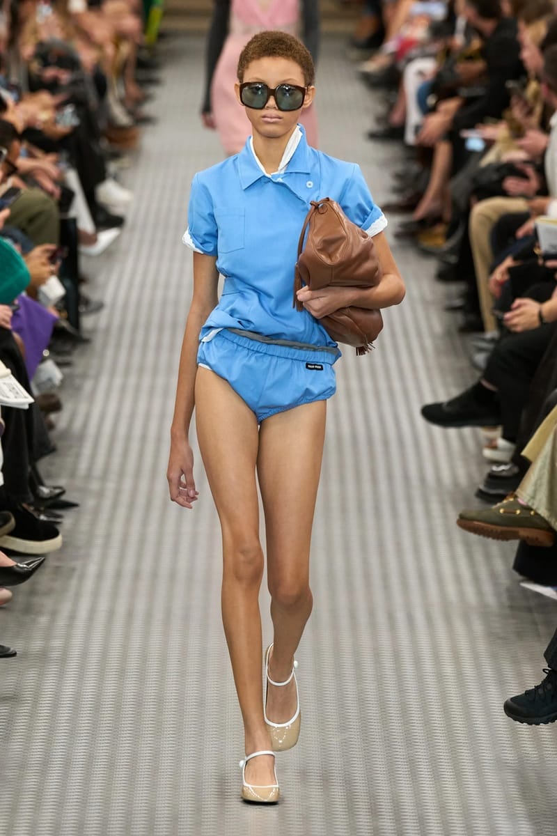 ミュウミュウ 2025年春夏ウィメンズコレクション miu miu ss25 spring summer 2025 fashion show Cara Delevingne willem dafoe photos review info