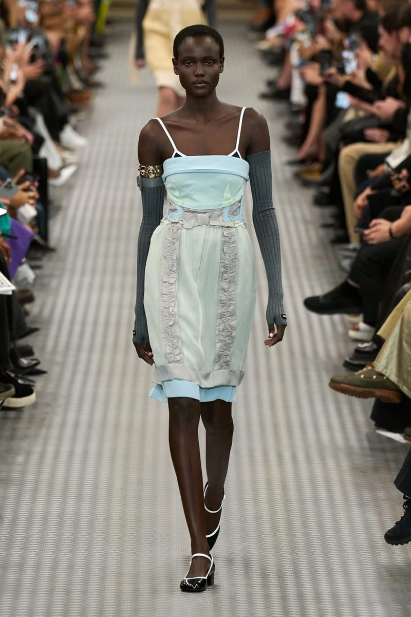ミュウミュウ 2025年春夏ウィメンズコレクション miu miu ss25 spring summer 2025 fashion show Cara Delevingne willem dafoe photos review info