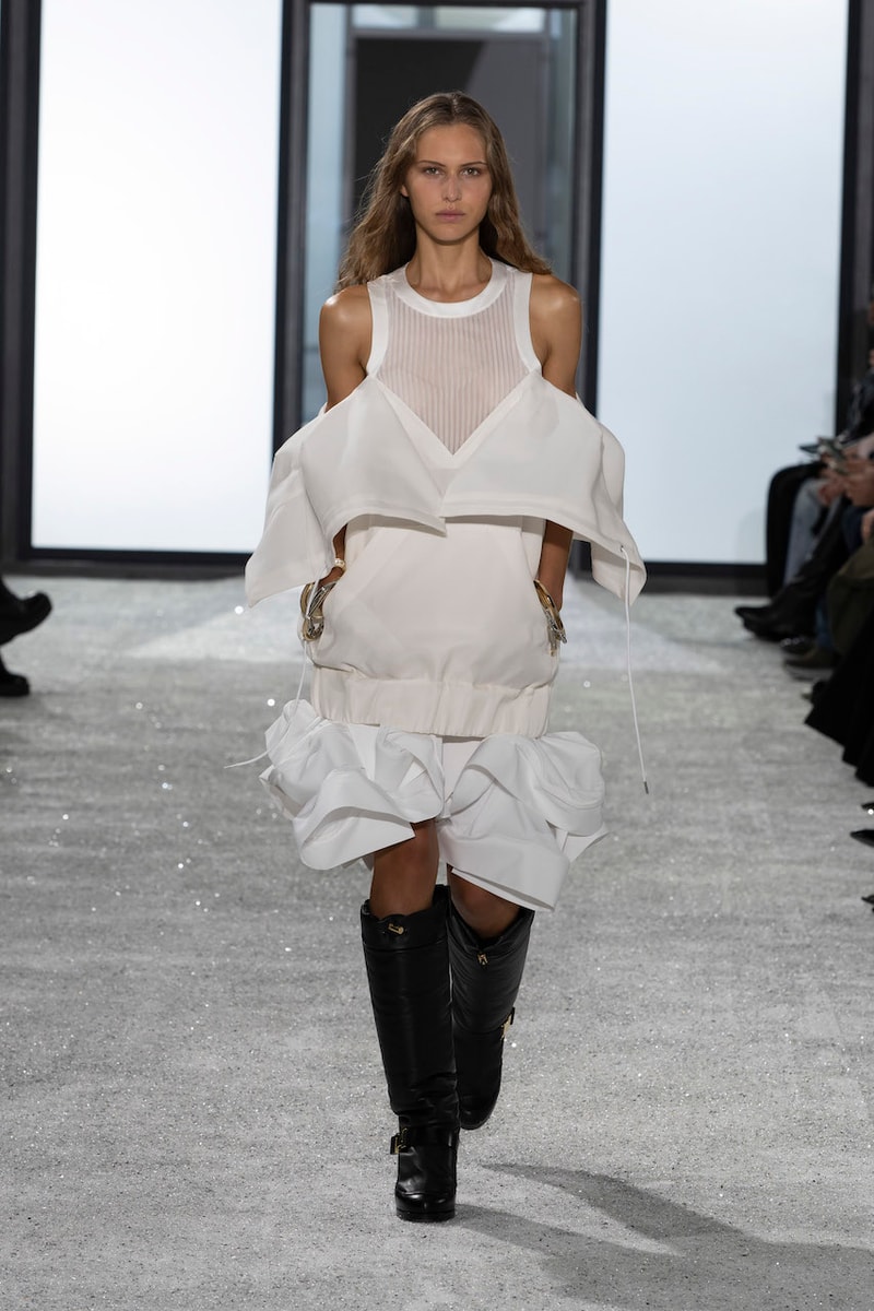 サカイ2025年春夏ウィメンズコレクション sacai chitose abe ss25 womens paris fashion week collection