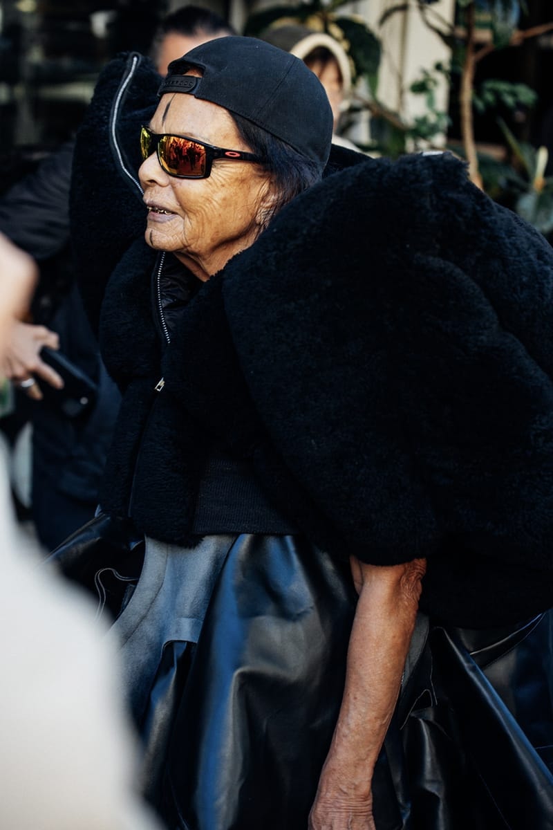ストリートスタイル : パリ・ファッションウィーク・ウィメンズ 2025年春夏 Paris Fashion Week SS25 Street Style louis vuitton chanel miu miu balenciaga vetements valentino dries van noten coperni kendall jenner gigi hadid romeo beckham mcqueen yohji yamamoto