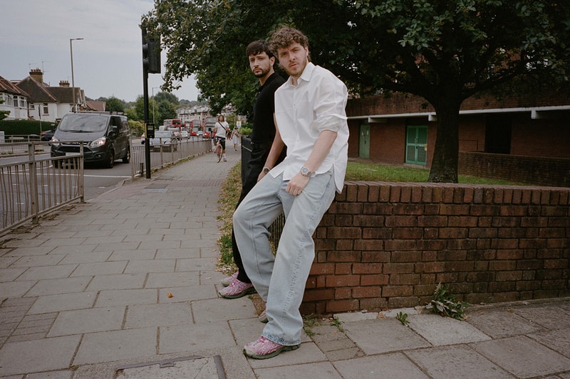 ジャック・ハーロウ x ニューバランス の初コラボモデル 1906R “ローズ ランナー” が発売 Jack Harlow x New Balance 1906R “Rose Runner” release info