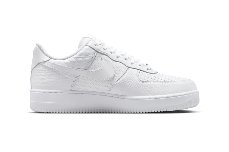 ナイキエアフォース1からさまざまなテクスチャを掛け合わせたオールホワイトモデルが登場 Nike Air Force 1 Low's Classic All-White Look Receives a Mixed Print Take HF2893-100 classic af1 low swoosh shoes sneakers