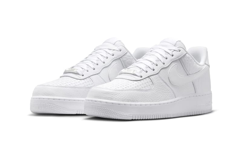ナイキエアフォース1からさまざまなテクスチャを掛け合わせたオールホワイトモデルが登場 Nike Air Force 1 Low's Classic All-White Look Receives a Mixed Print Take HF2893-100 classic af1 low swoosh shoes sneakers