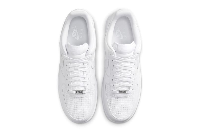 ナイキエアフォース1からさまざまなテクスチャを掛け合わせたオールホワイトモデルが登場 Nike Air Force 1 Low's Classic All-White Look Receives a Mixed Print Take HF2893-100 classic af1 low swoosh shoes sneakers