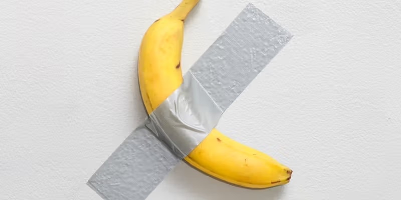 マウリツィオ・カテランによる作品がオークションに出品される 