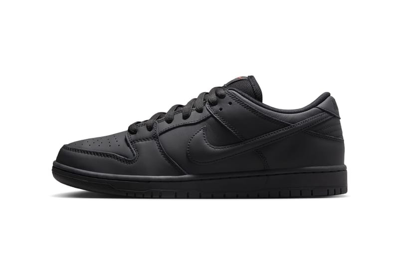 ナイキSBからハロウィンシーズンに向けてダンクローのオールブラックモデルが登場 Spooky Season Hits the Nike SB Dunk Low Pro ISO in "Triple Black"  FJ1674-001 Black/Anthracite-Safety Orange release info october 2024 swoosh all black stealth swoosh
