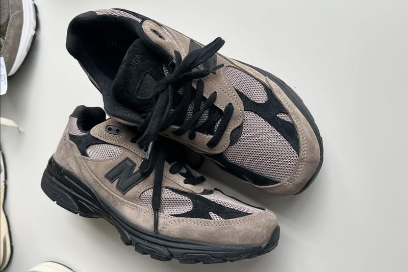 ジョウンドがニューバランスとの最新コラボ 993 を発表 jjjjound new balance 993 made in usa brown white black sneakers collaboration official release date info photos price store list buying guide