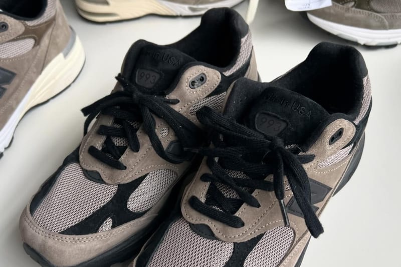 ジョウンドがニューバランスとの最新コラボ 993 を発表 jjjjound new balance 993 made in usa brown white black sneakers collaboration official release date info photos price store list buying guide
