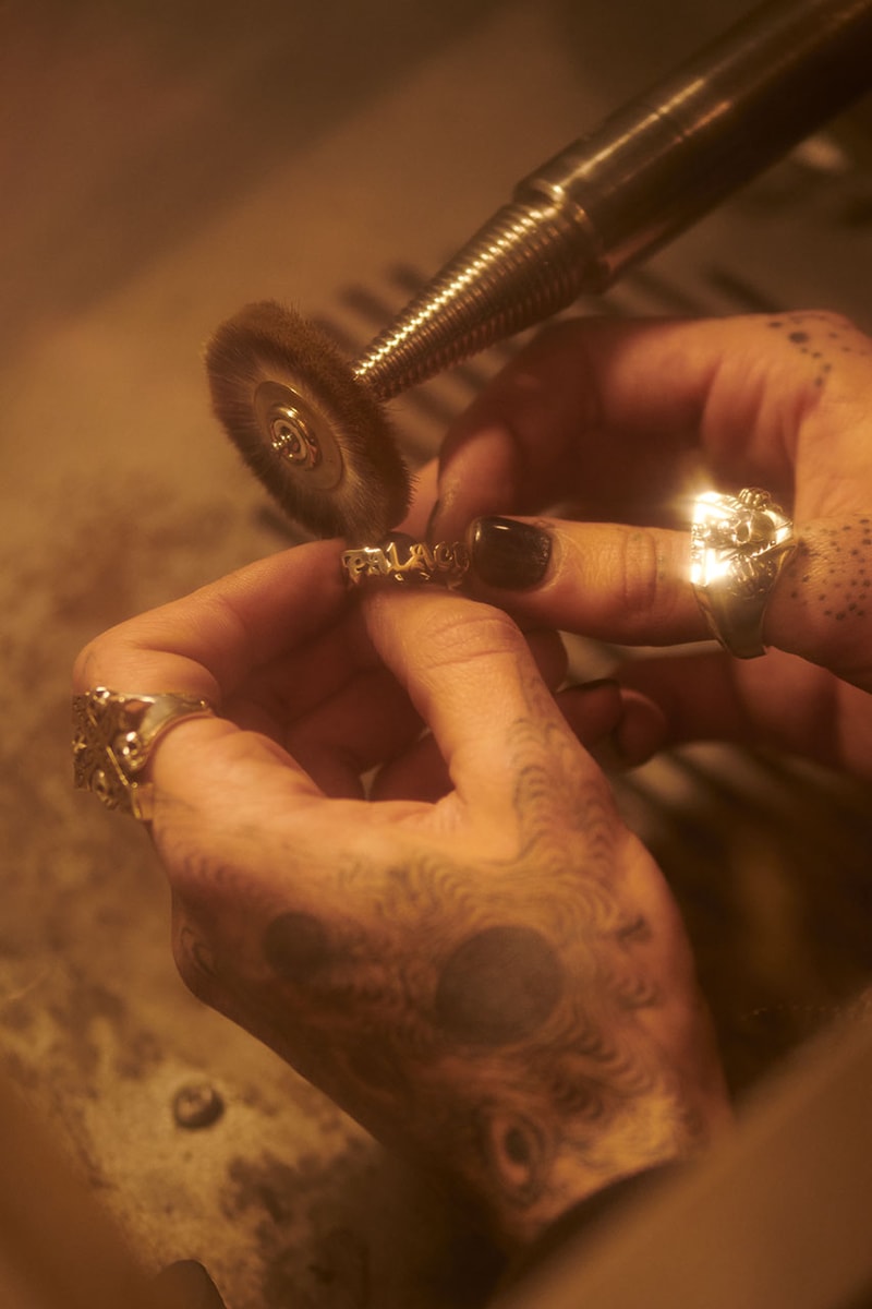 パレス スケートボードがザ グレート フロッグとのコラボレーションを発表 Palace and The Great Frog Go Full Punk In Holiday 2024 Collaboration 925 jewelry sterling silver apparel collection