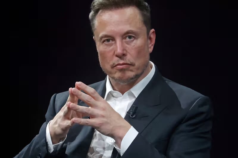 イーロン・マスクが純資産4000億ドルに到達した初の人物に
