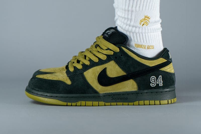 シュプリーム x ナイキ SB ダンク ロー “キャンパー グリーン” のディテールをチェック Supreme Nike SB Dunk Low Camper Green HQ8487-300 Info release date store list buying guide photos price