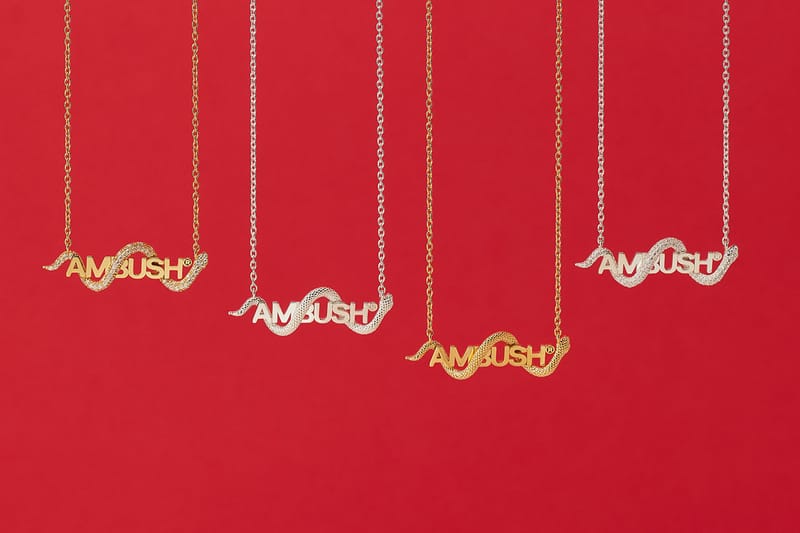 AMBUSH® から2025年の干支である巳をモチーフとしたネックレスが発売