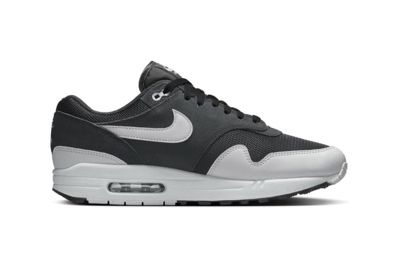 ナイキからモノトーンでまとめ上げたエアマックス1 “オフノワール”が登場 Nike Air Max 1 "Off Noir" Off Noir/White-Black-Vast Grey FZ5808-007 release info swoosh regular everyday shoes air max day