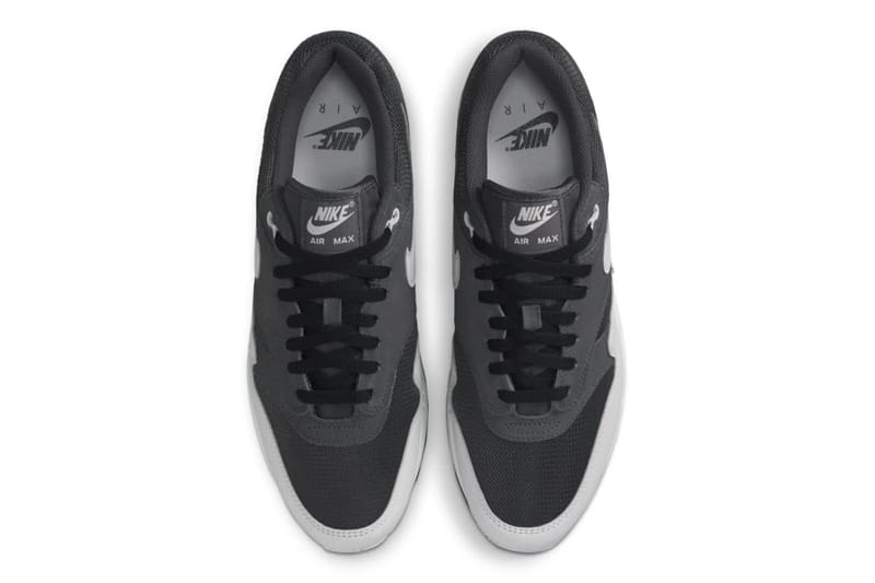 ナイキからモノトーンでまとめ上げたエアマックス1 “オフノワール”が登場 Nike Air Max 1 "Off Noir" Off Noir/White-Black-Vast Grey FZ5808-007 release info swoosh regular everyday shoes air max day
