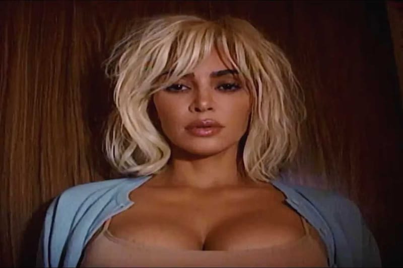 キム・カーダシアンが 『Santa Baby』 のMVを公開