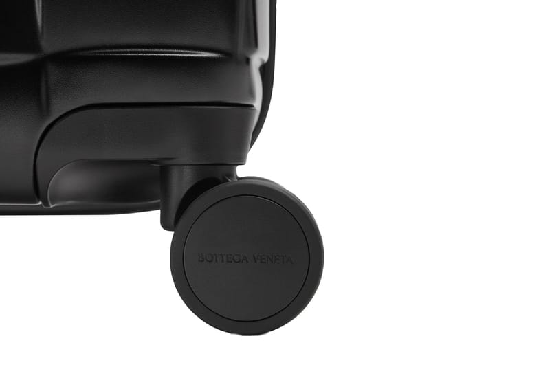ボッテガ・ヴェネタよりイントレチャートデザインの新作スーツケースが登場 bottega veneta odyssey suit case release info