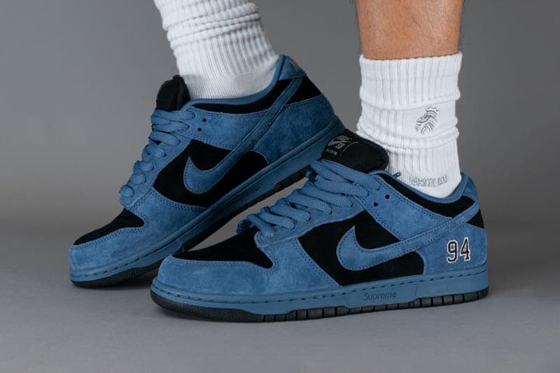 シュプリーム x ナイキ SB ダンク ロー “オーシャン フォグ” のディテールをチェック supreme nike sb skateboarding dunk low ocean fog collaboration official release date info photos price store list buying guide HQ8487 400