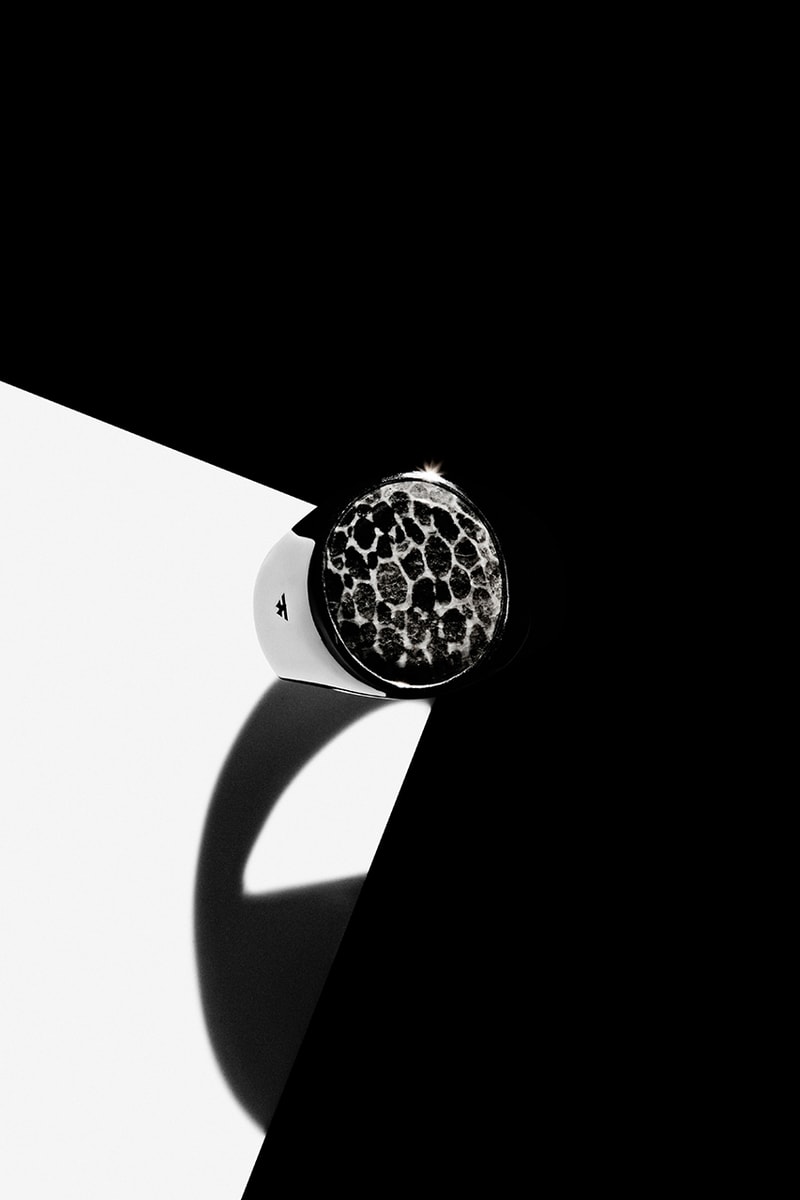 トムウッドが巳年の幕開けを祝して新作スネークスキンリングを発表 tomwood snake skin ring release info