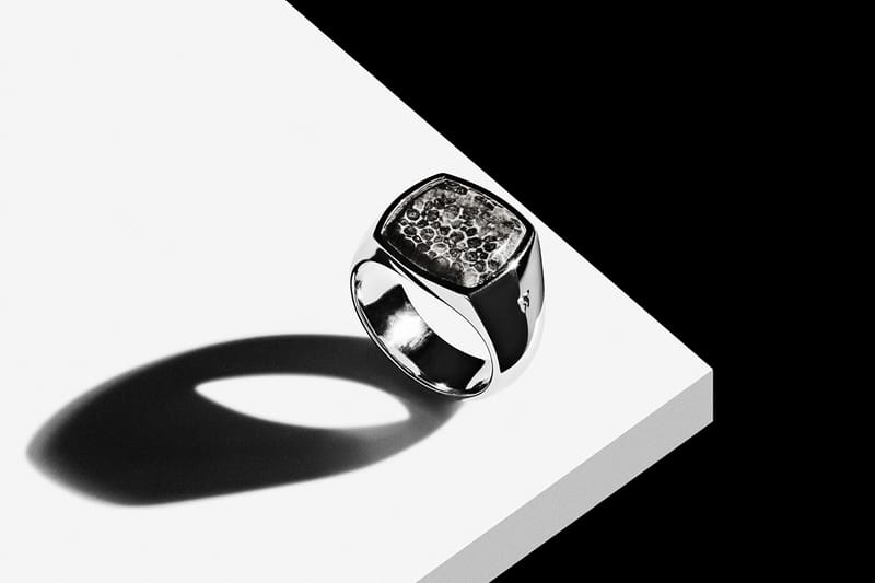 TOMWOOD が巳年の幕開けを祝して新作スネークスキンリングを発表