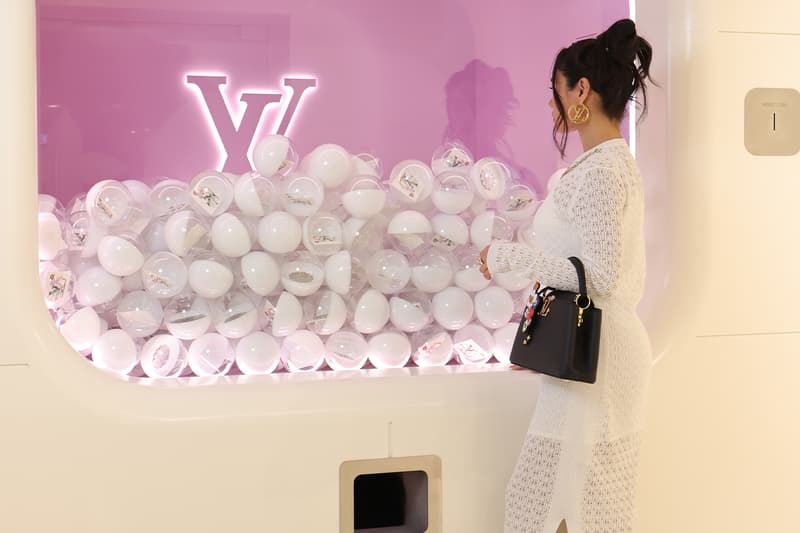 Awich が Louis Vuitton x 村上隆のポップアップイベントに訪れた