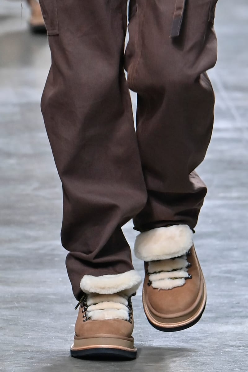 サカイxアグ®︎の最新コラボフットウェアをチェック Closer Look at sacai's Wild UGG Collaboration