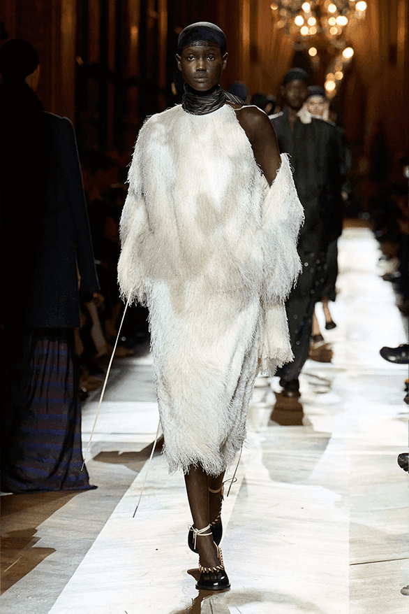 ドリス・ヴァン・ノッテン2025年秋冬コレクション Dries Van Noten Fall Winter 2025 Julian Klausner paris fashion week womenswear runway show debut designer