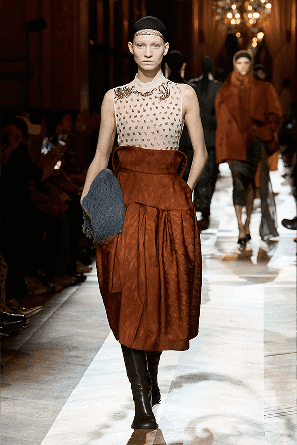 ドリス・ヴァン・ノッテン2025年秋冬コレクション Dries Van Noten Fall Winter 2025 Julian Klausner paris fashion week womenswear runway show debut designer