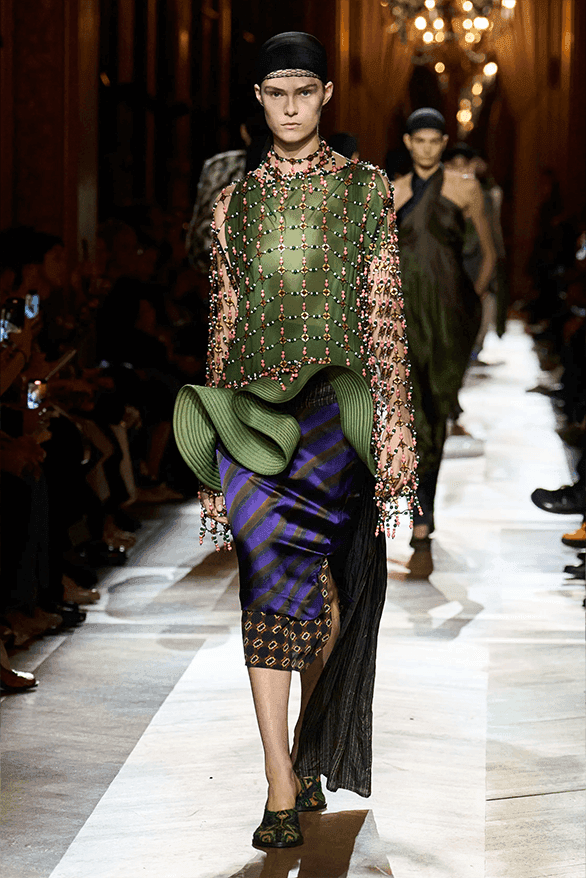 ドリス・ヴァン・ノッテン2025年秋冬コレクション Dries Van Noten Fall Winter 2025 Julian Klausner paris fashion week womenswear runway show debut designer