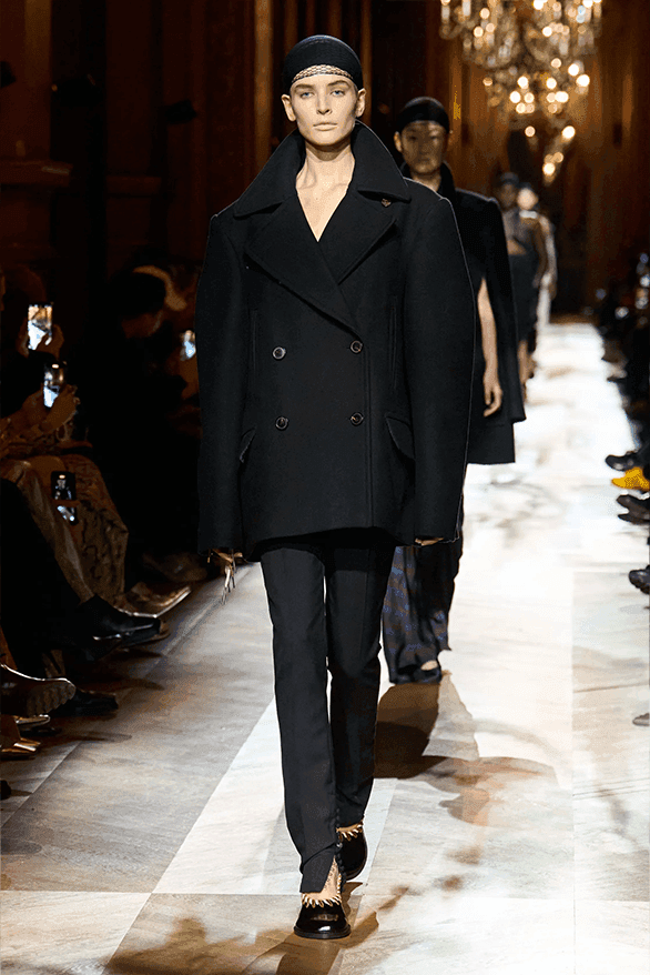 ドリス・ヴァン・ノッテン2025年秋冬コレクション Dries Van Noten Fall Winter 2025 Julian Klausner paris fashion week womenswear runway show debut designer
