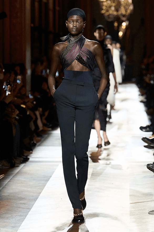 ドリス・ヴァン・ノッテン2025年秋冬コレクション Dries Van Noten Fall Winter 2025 Julian Klausner paris fashion week womenswear runway show debut designer
