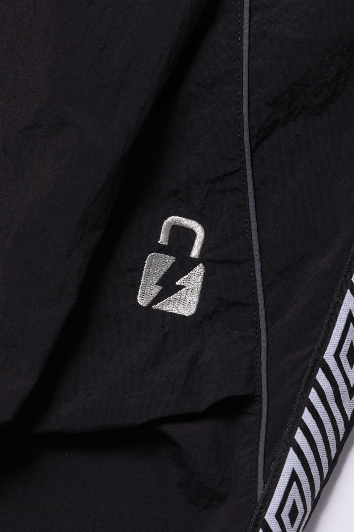 ゲーミングコミュニティ ボルトルームがアンブロ コラボアイテムを発表 vaultroom UMBRO collaboration items release info