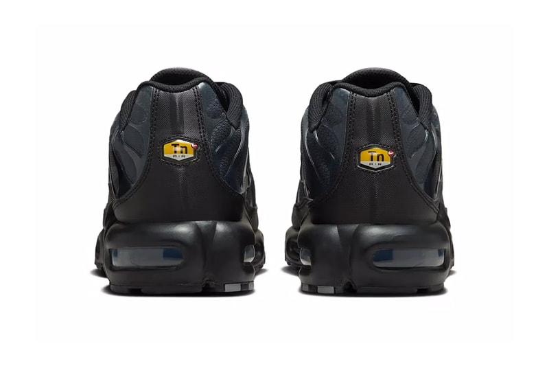 PSG x ナイキからダークトーン で統一した新作 エアマックス プラスが登場 PSG x Nike Air Max Plus release info Paris Saint-Germain
