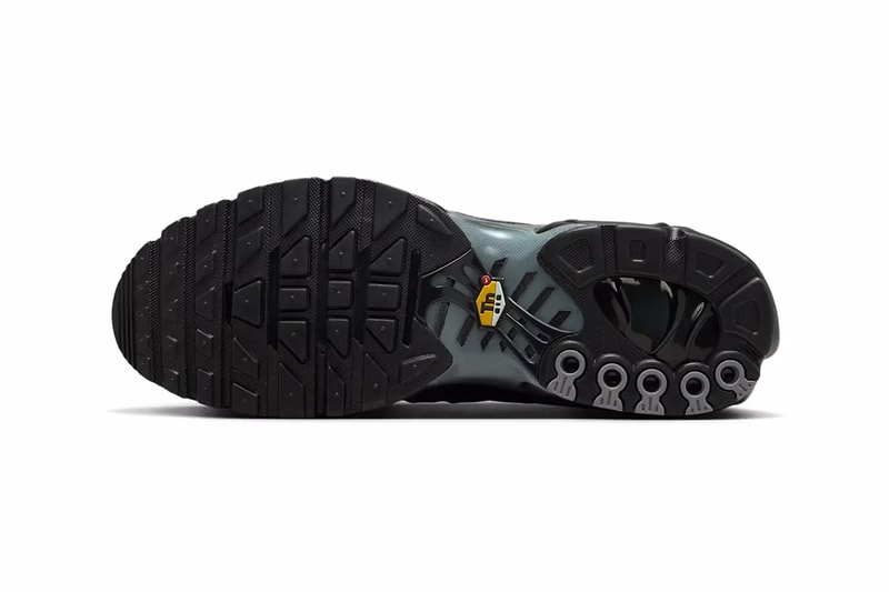 PSG x ナイキからダークトーン で統一した新作 エアマックス プラスが登場 PSG x Nike Air Max Plus release info Paris Saint-Germain