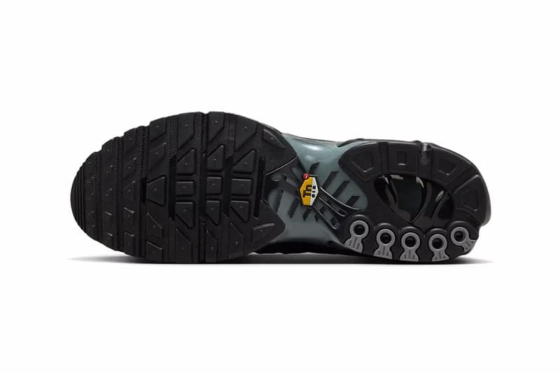 PSG x ナイキからダークトーン で統一した新作 エアマックス プラスが登場 PSG x Nike Air Max Plus release info Paris Saint-Germain