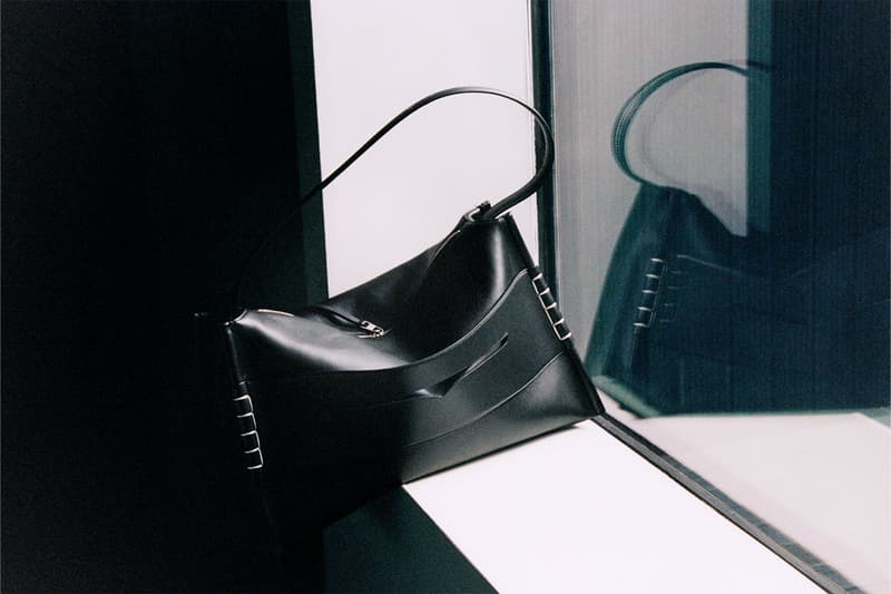 JW アンダーソンのローファーバッグに2025年春夏シーズンの新色が登場 jw anderson 2025 spring summer loafer bag new color release info