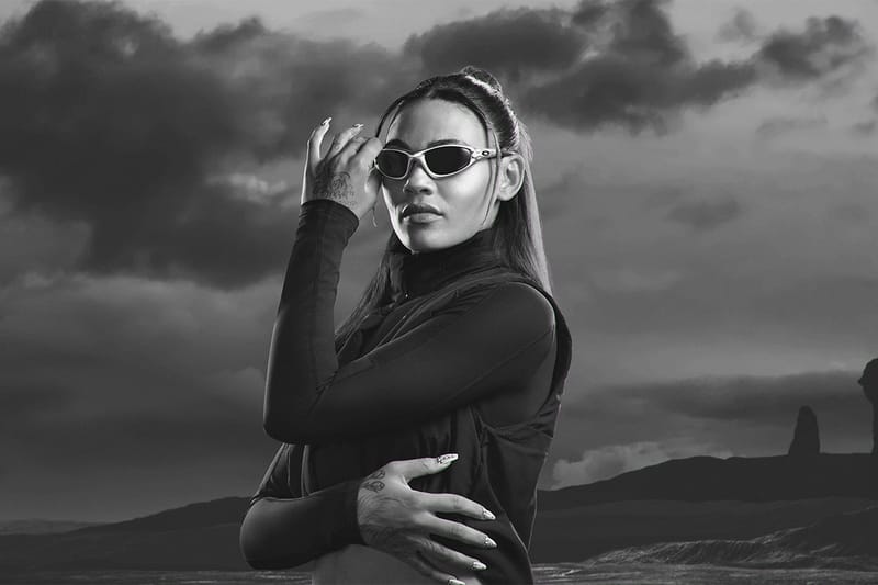 OAKLEY が設立50周年を記念した特別モデル MUZM Straight Jacket 99 を発表