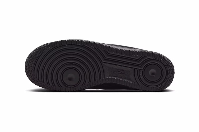 ナイキ エアフォース 1 ローにオールブラックの新色 “ブラック キャット” が登場 Official Look at the Nike Air Force 1 Low "Black Cat" summer HQ1966-002 suede
