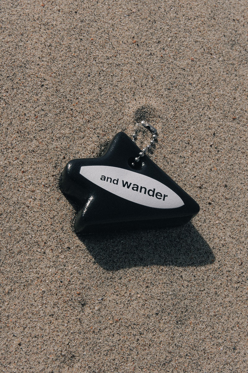 and wander が英国セレクトショップ END. とのコラボコレクションを発売　アンドワンダー　crocs クロックス