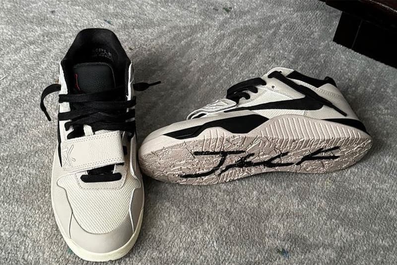 トラヴィス・スコットが ジャンプマン ジャック トレーナーの初見カラーを着用 Travis Scott x Jumpman Jack TR “White / Black” first look
