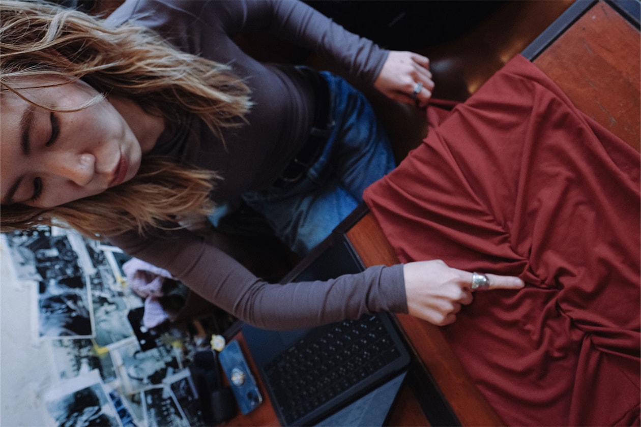 新星ウィメンズブランド コーメのディレクターを務めるイトウカホ にフィーチャー | On The Rise coome kaho ito on the rise interviews