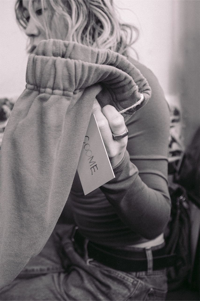 新星ウィメンズブランド コーメのディレクターを務めるイトウカホ にフィーチャー | On The Rise coome kaho ito on the rise interviews