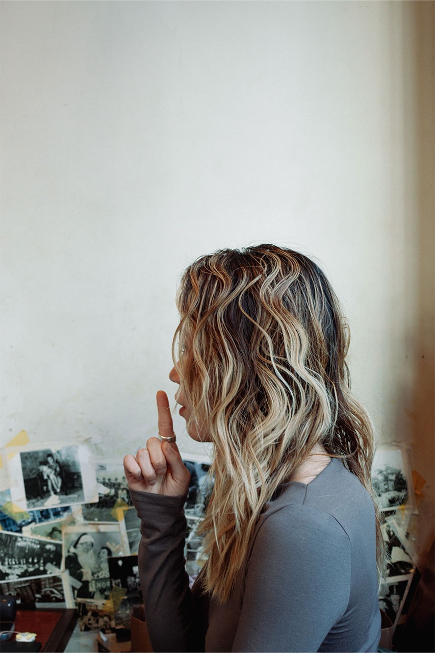 新星ウィメンズブランド コーメのディレクターを務めるイトウカホ にフィーチャー | On The Rise coome kaho ito on the rise interviews